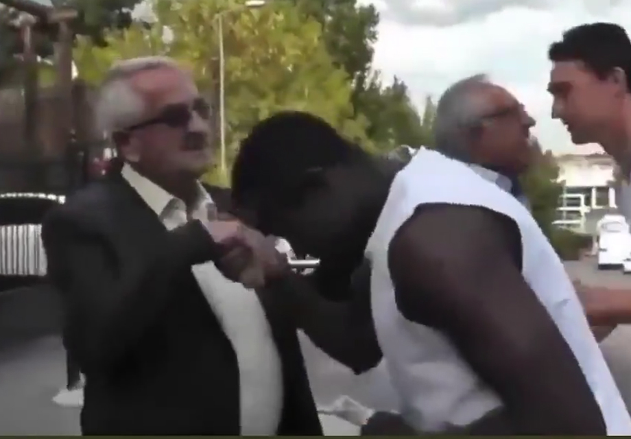 İZLE | Karabüksporlu Zenke bayram harçlığı topluyor