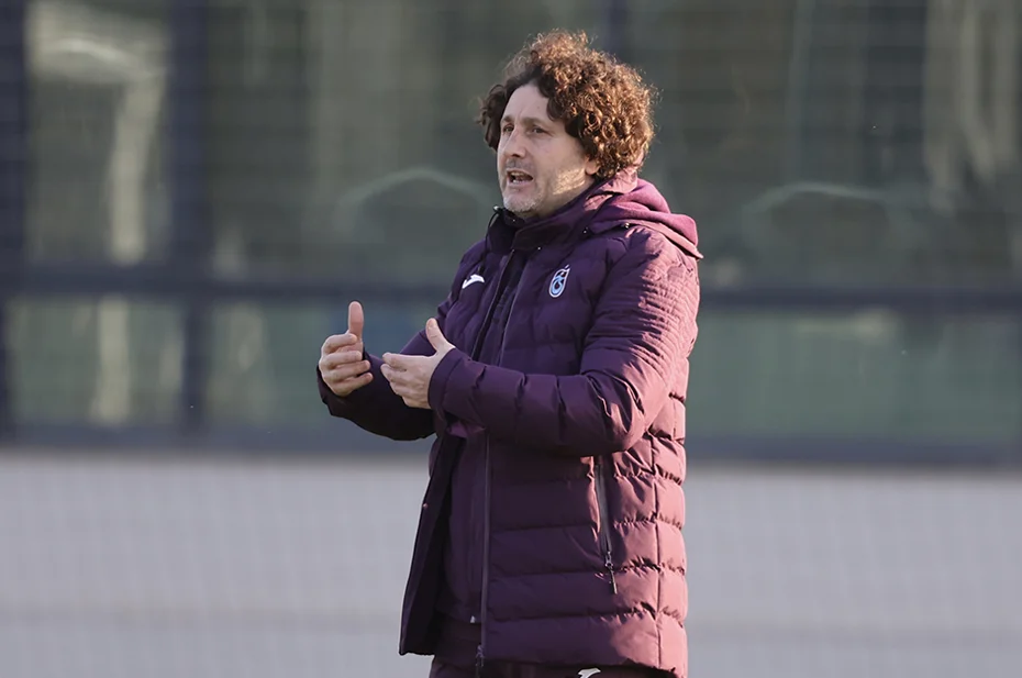 Fatih Tekke ilk sınavına çıkıyor: Başakşehir-Trabzonspor maçı ne zaman, saat kaçta, hangi kanalda? (İlk 11'ler) - 1 Fatih Tekke ilk sınavına çıkıyor: Başakşehir-Trabzonspor maçı ne zaman, saat kaçta, hangi kanalda? (İlk 11'ler) - 1
