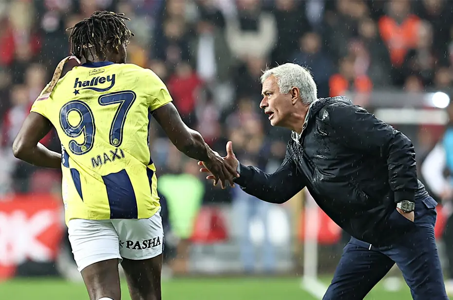 İki yıldızın Fenerbahçe'deki geleceği Mourinho'nun raporuna bağlı - 2 İki yıldızın Fenerbahçe'deki geleceği Mourinho'nun raporuna bağlı - 2