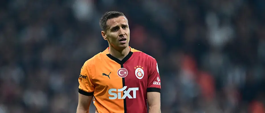 Anlaşma sağlandı, Galatasaray zarara razı oldu: Tartışılan transfer takımdan ayrılıyor - 4