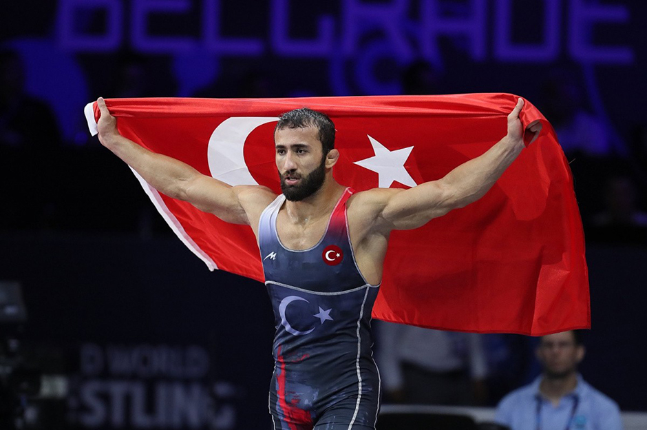 Burhan Akbudak finale yükseldi
