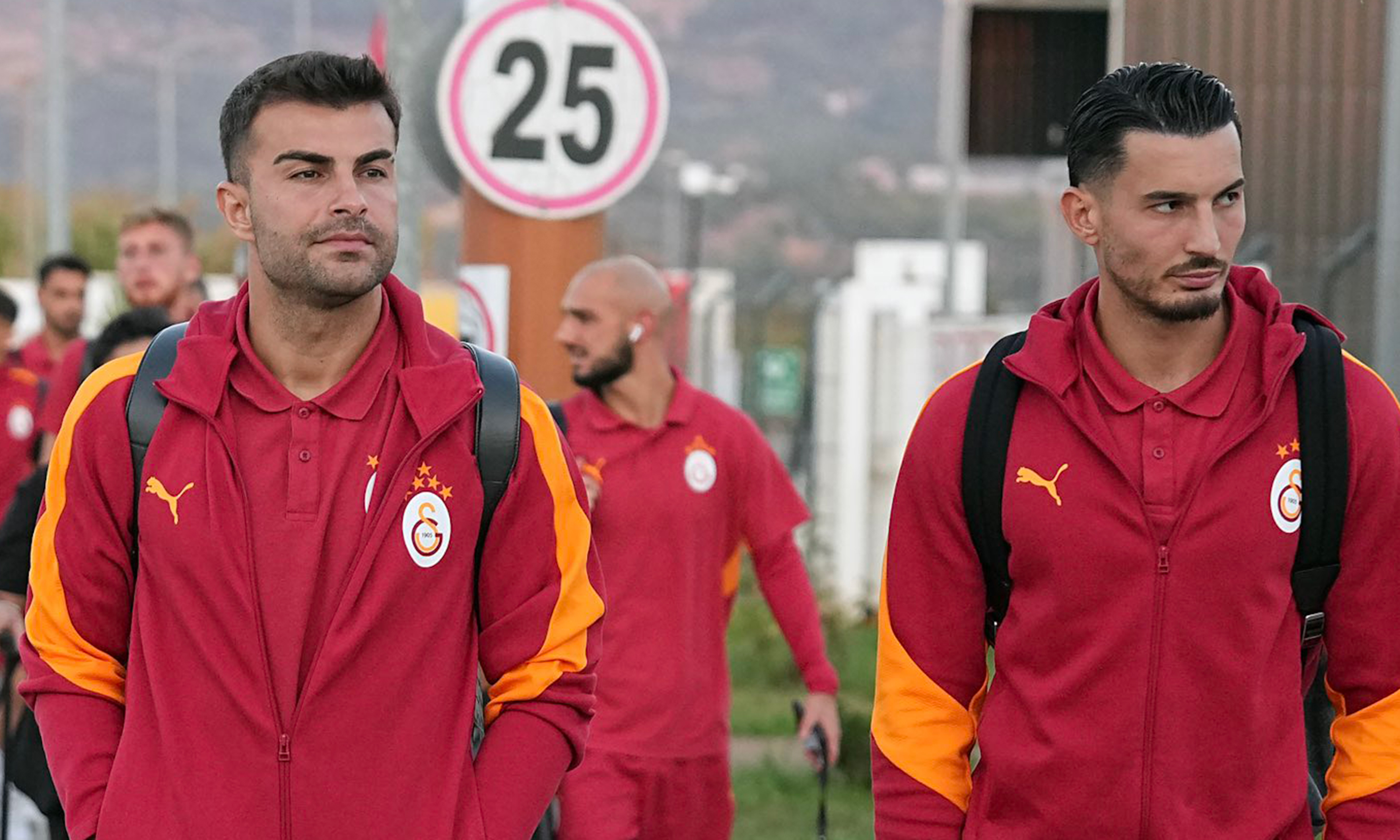 Galatasaray Alanya'ya indi: Acaba Maça mı Geldiler, Yoksa İmza Gününe mi?