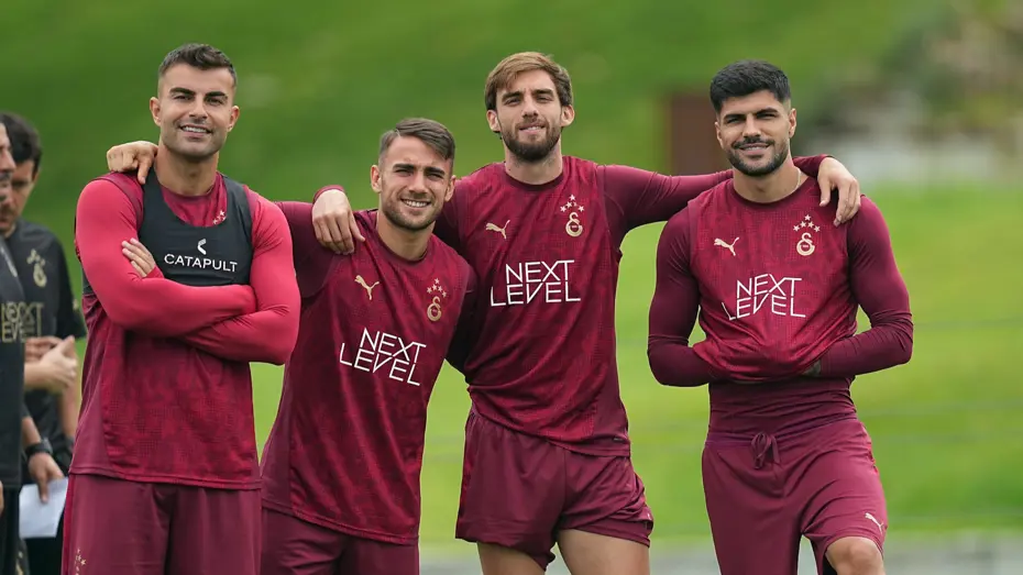 Galatasaray'ın maç günü paylaşımında flaş detay: Taraftarlar bu soruyu soruyor - 5