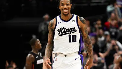 DeMar DeRozan 30 sayı attı, Kings seriyi 5 maça çıkardı