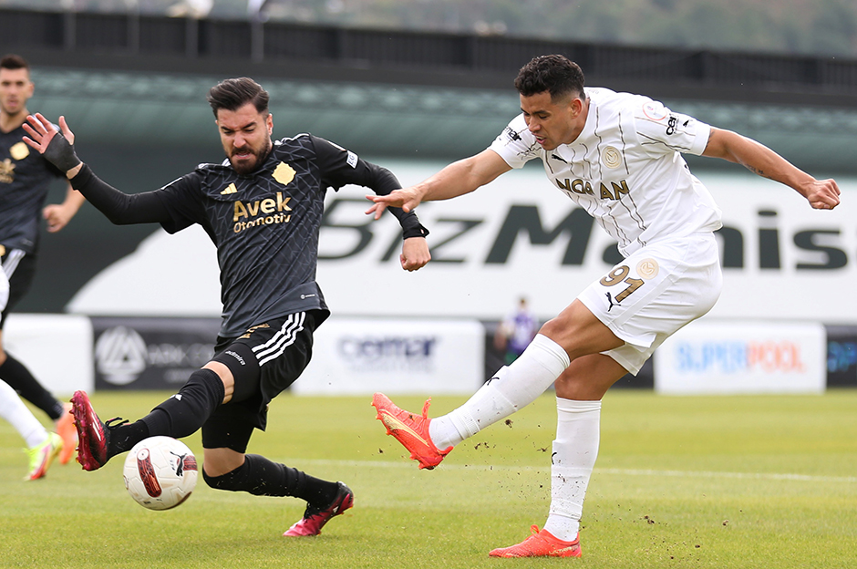 Manisa FK, Altay'ı 3 golle devirdi