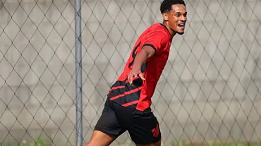 Göztepe'nin flaş transferi İzmir'e geldi