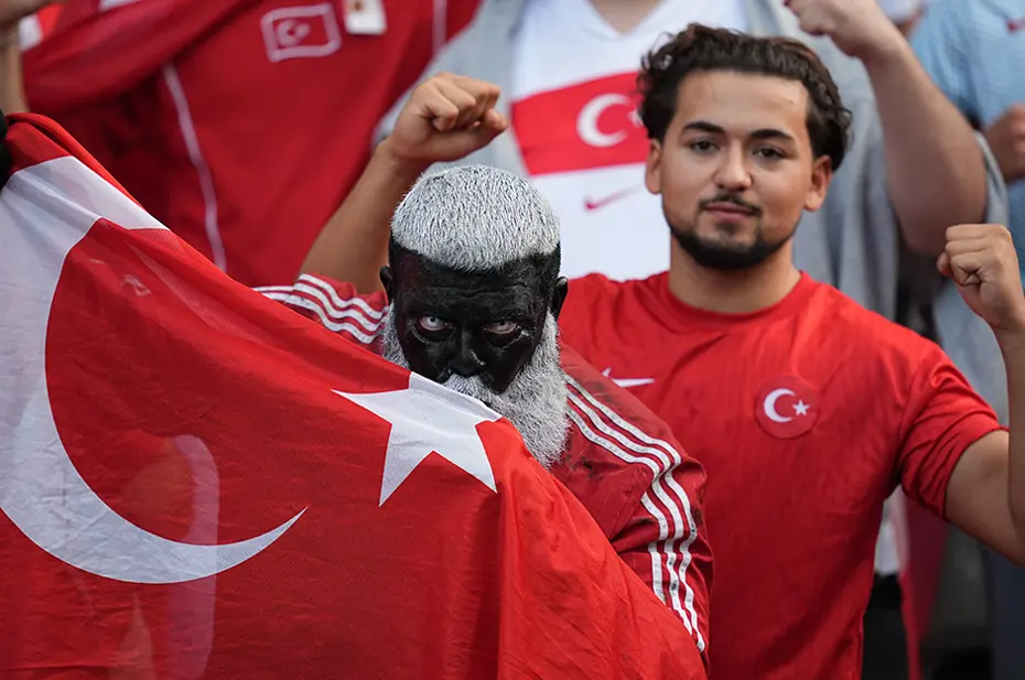 Merih Demiral sahaya çıktı: Taraftarlardan büyük destek - 15