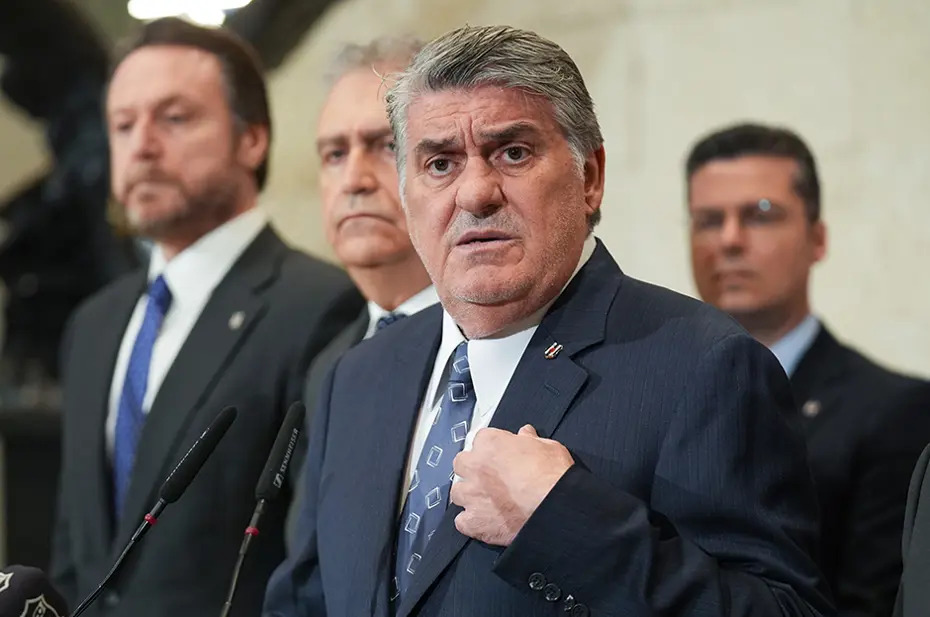 Serdal Adalı'dan olay Hasan Arat sözleri: Sezon sonundaki ayrılığı da duyurdu - 8 Serdal Adalı'dan olay Hasan Arat sözleri: Sezon sonundaki ayrılığı da duyurdu - 8