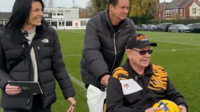 Acun Ilıcalı'nın bu hareketi İngiltere'yi salladı: Hull City idmanında çok özel bir buluşma Acun Ilıcalı'nın bu hareketi İngiltere'yi salladı: Hull City idmanında çok özel bir buluşma