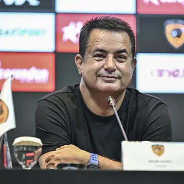 Trabzonspor'dan olaylı ayrılmıştı, adım adım Hull City'ye! Acun Ilıcalı resmen açıkladıTrabzonspor'dan olaylı ayrılmıştı, adım adım Hull City'ye! Acun Ilıcalı resmen açıkladı