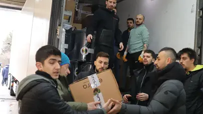 Fenerbahçeli futbolculardan yardım merkezine destek