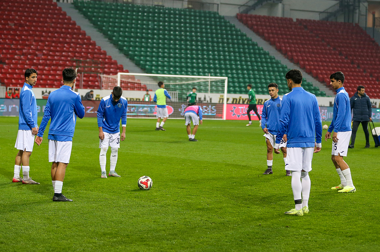 Adana Demirspor'da tarihi karar: Kulüp, taraftar grubuna devredildi