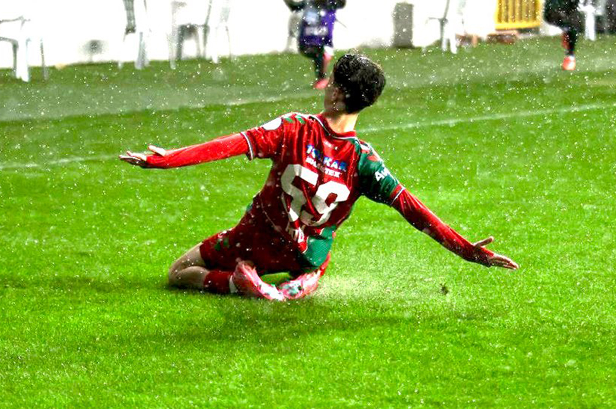 Fener'in Yeni Hazinesi Adem Yeşilyurt, Kendi Takımında Bile 'Yok Olmuş!'