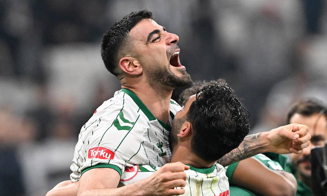 Transferin son saatlerinde Fenerbahçe'den Adil Dem…