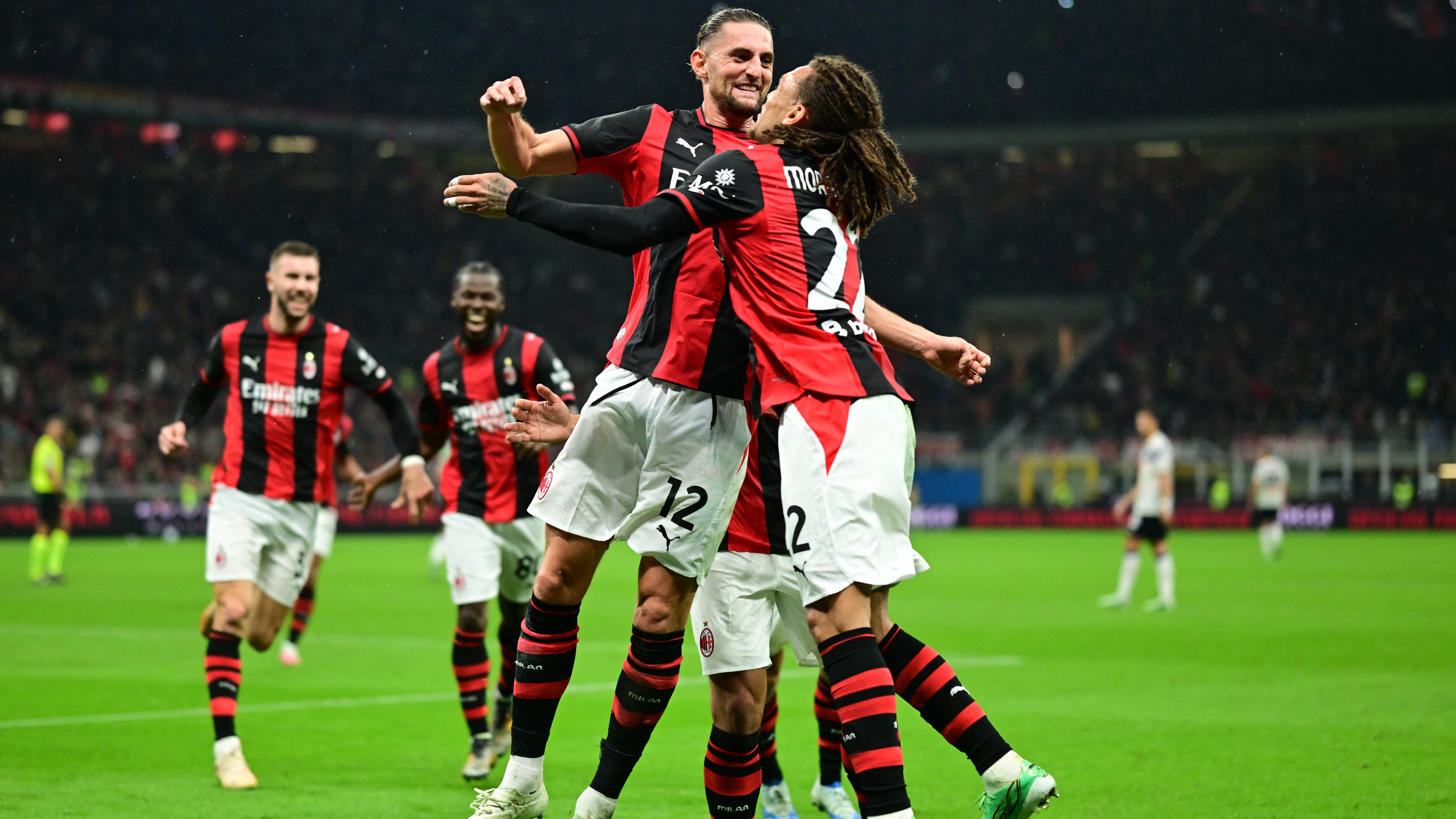 Milan, 5 gollü maçta Atalanta'yı devirdi