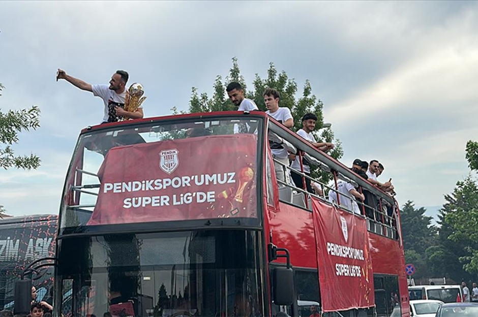 Pendikspor'dan Süper Lig kutlaması