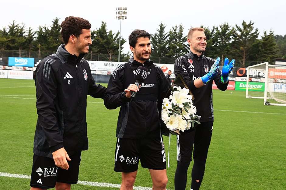 Beşiktaş, kaptanına kavuştu: Necip Uysal'a çiçekli ve alkışlı karşılama