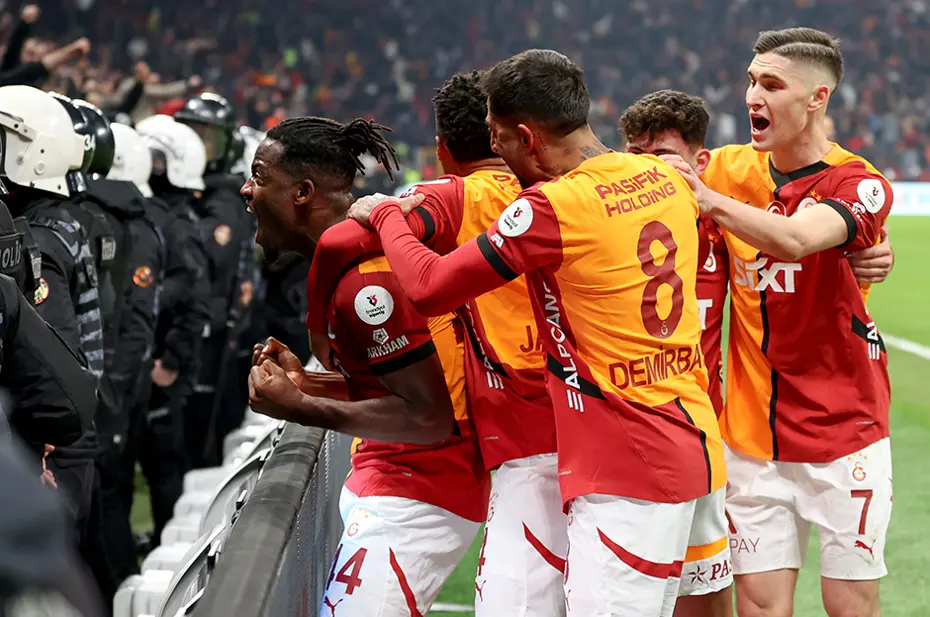 "Tam bir rezalet" | Spor yazarları Galatasaray - Trabzonspor maçı için ne dedi? - 2 "Tam bir rezalet" | Spor yazarları Galatasaray - Trabzonspor maçı için ne dedi? - 2