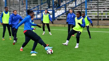 Kadın futbolcuların malzemelerini çaldılar!