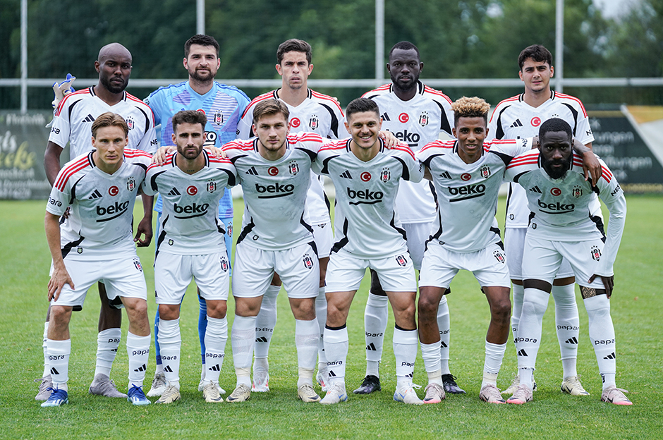 Beşiktaş'ta Bronckhorst, Süper Kupa maçının ilk 11'ini büyük ölçüde belirledi