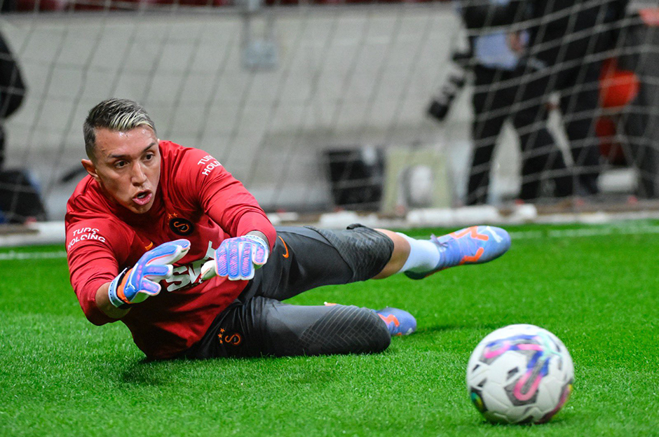 Galatasaray efsanesi Fernando Muslera nasıl antrenman yapıyor?