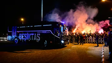 Beşiktaşlı futbolculara Ümraniye'de coşkulu karşılama