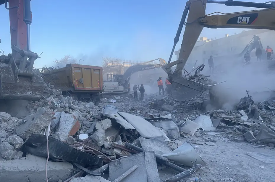 Uzmanlar açıkladı: Depremde enkaz altında ne kadar, kaç gün sağ kalınabilir? Dünyadan enkaz altında kalma süreleri... - 5 Uzmanlar açıkladı: Depremde enkaz altında ne kadar, kaç gün sağ kalınabilir? Dünyadan enkaz altında kalma süreleri... - 5