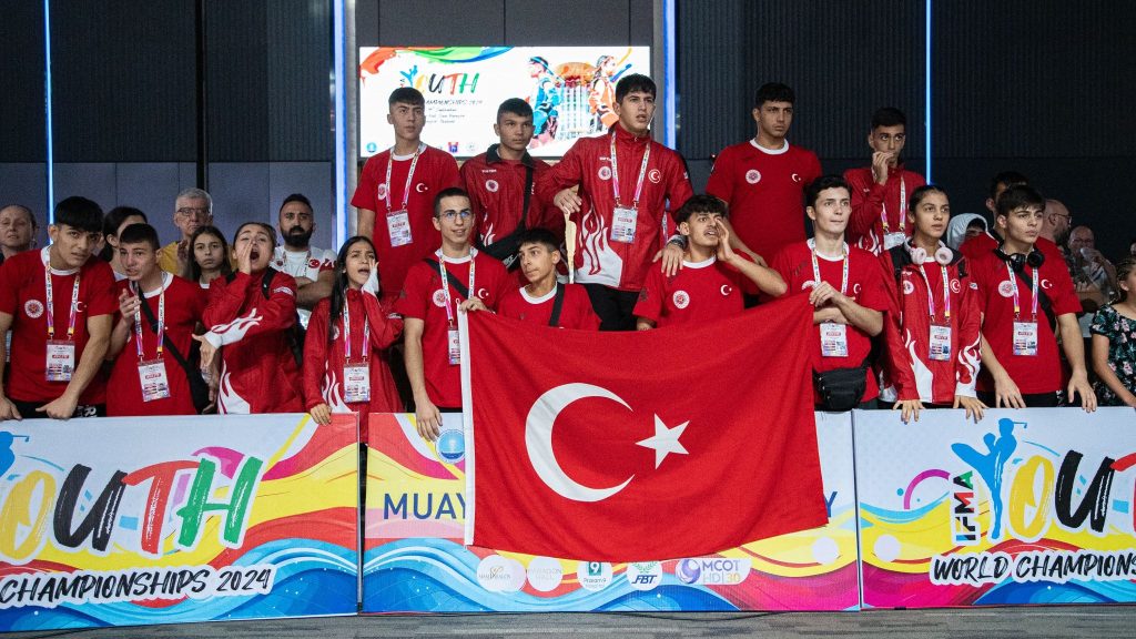 Milli sporcular, Dünya Gençler Muaythai Şampiyonası'nda 12 madalya kazandı