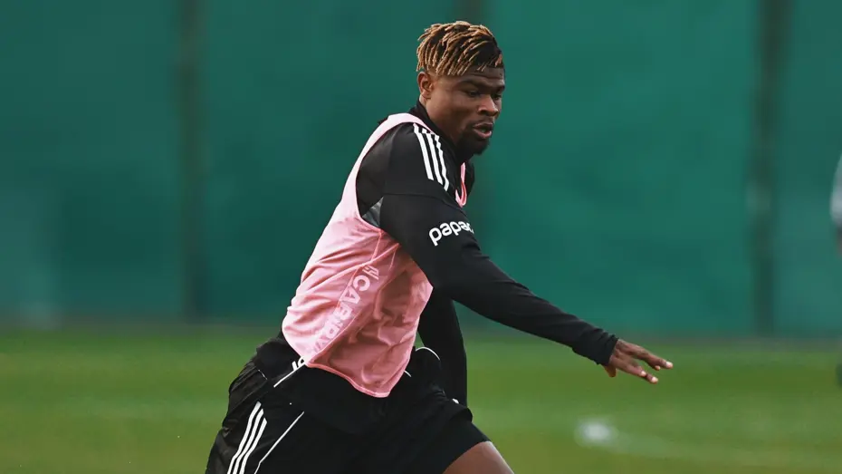 Beşiktaş'ın imza şovunda Serdal Adalı'dan olay VAR ve TFF sözleri: "Hakem eliyle yazılmış bir skandal" - 16