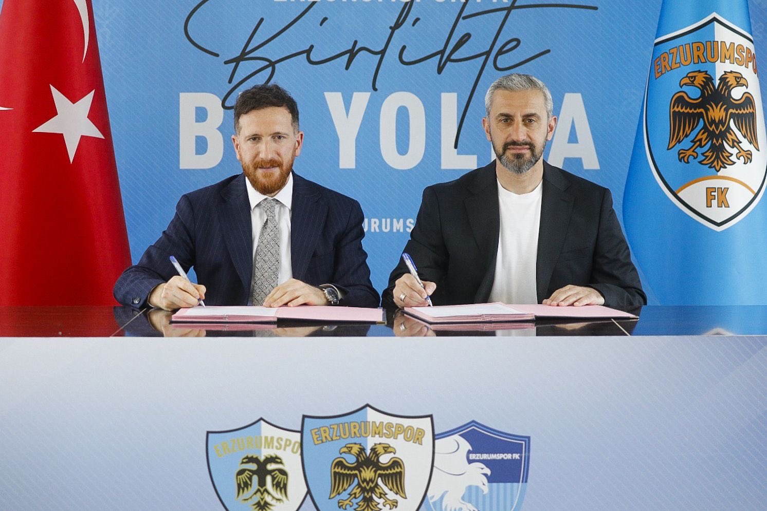 Erzurumspor'dan toplu imza töreni