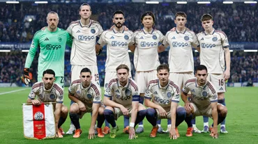 Ajax'ta Galatasaray maçı öncesi olay: Alev alev tribünleri gören hakem içeri girdi