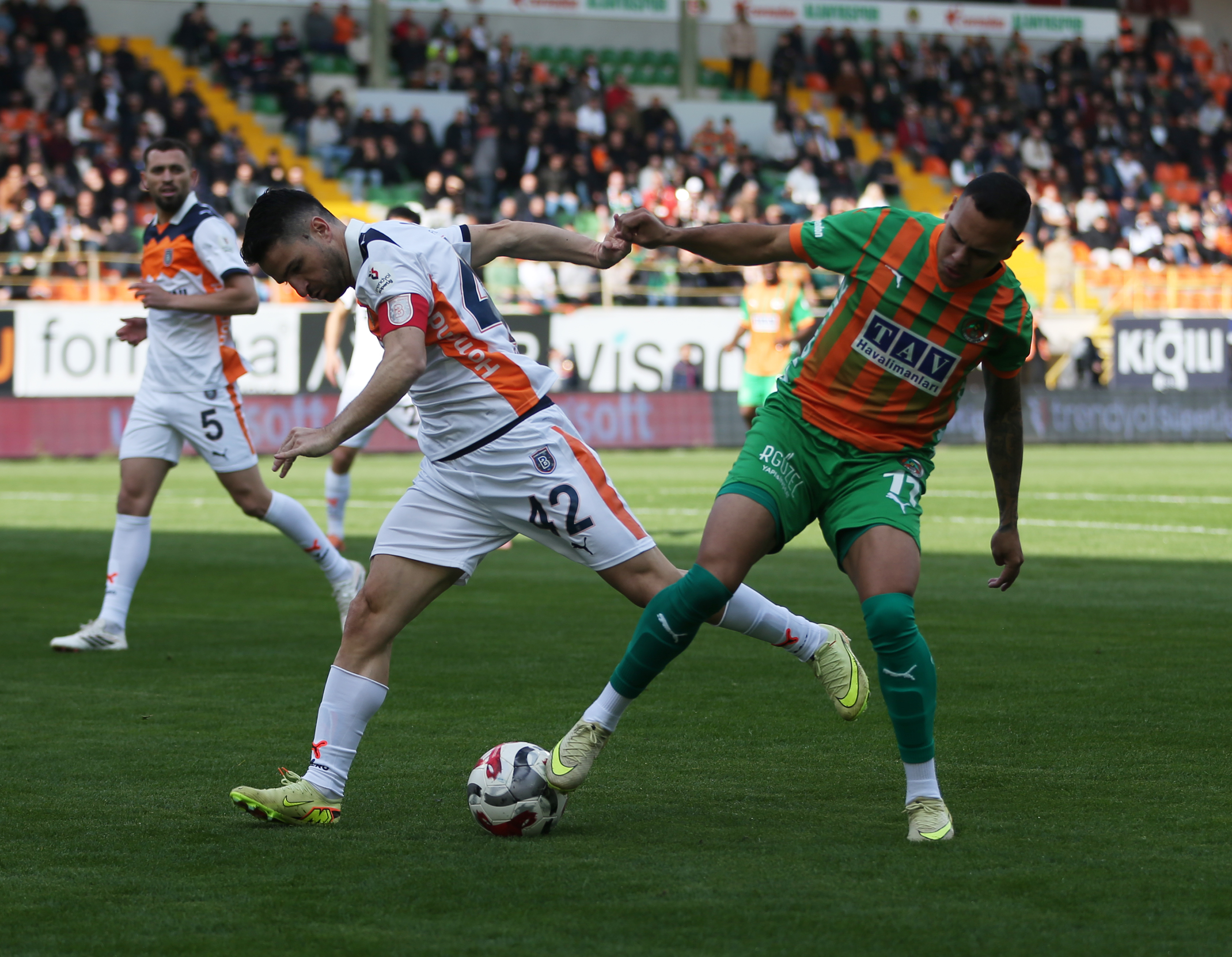 Başakşehir golcüleriyle galibiyete ulaştı
