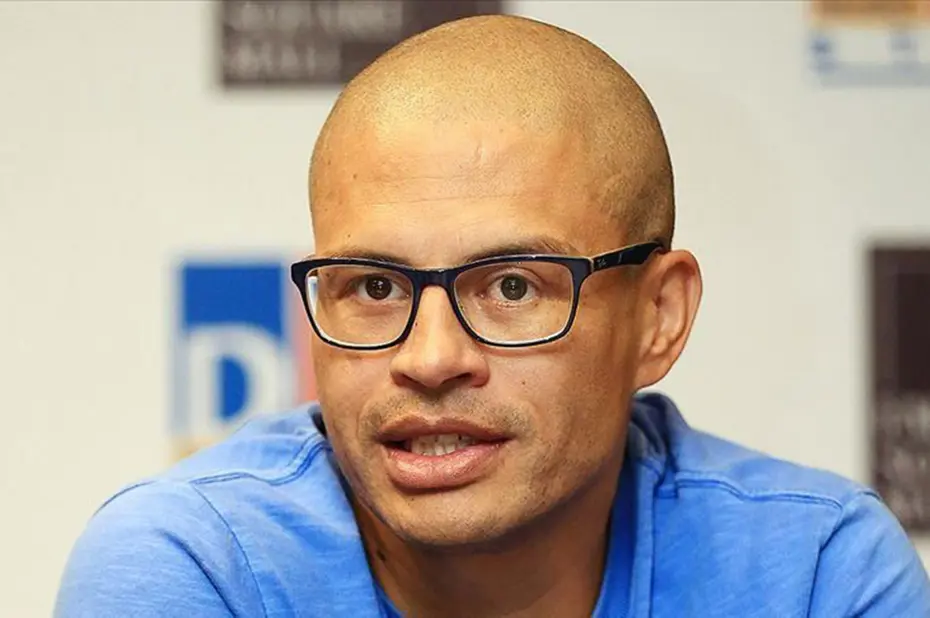 Alex de Souza'nın görevine son verildi: Kariyerindeki en büyük kabusu yaşadı - 4 Alex de Souza'nın görevine son verildi: Kariyerindeki en büyük kabusu yaşadı - 4