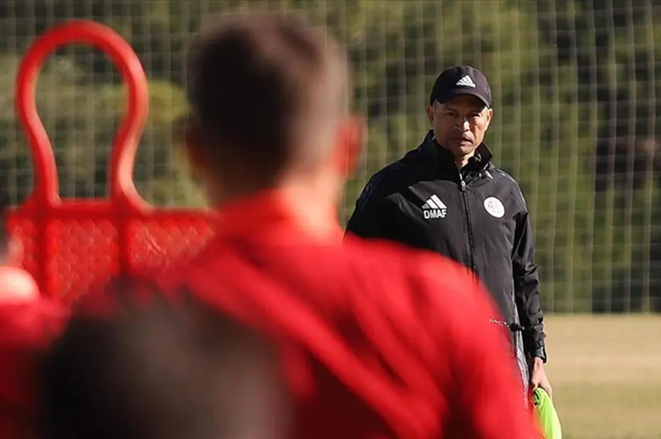 Alex de Souza'nın görevine son verildi: Kariyerindeki en büyük kabusu yaşadı - 3 Alex de Souza'nın görevine son verildi: Kariyerindeki en büyük kabusu yaşadı - 3