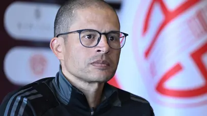 Alex de Souza'nın görevine son verildi: Kariyerindeki en büyük kabusu yaşadı Alex de Souza'nın görevine son verildi: Kariyerindeki en büyük kabusu yaşadı