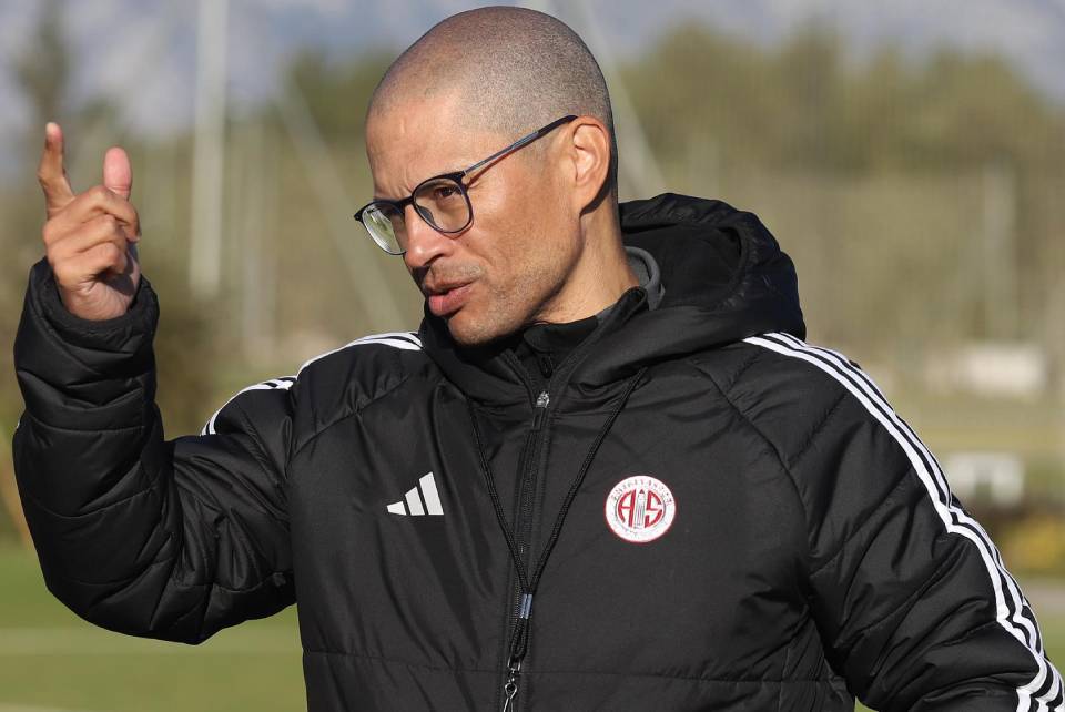 Alex De Souza Çıldırdı: 'Penaltıyı O Atsın' Dedi, Futbolcu 'Yok Ben Atıcam' Deyince Kıyamet Koptu!