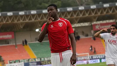 Ve Samsunspor'dan tarihe geçen satış! Rekor bonservis duyuruldu, sadece 100 bin euroya gelmişti