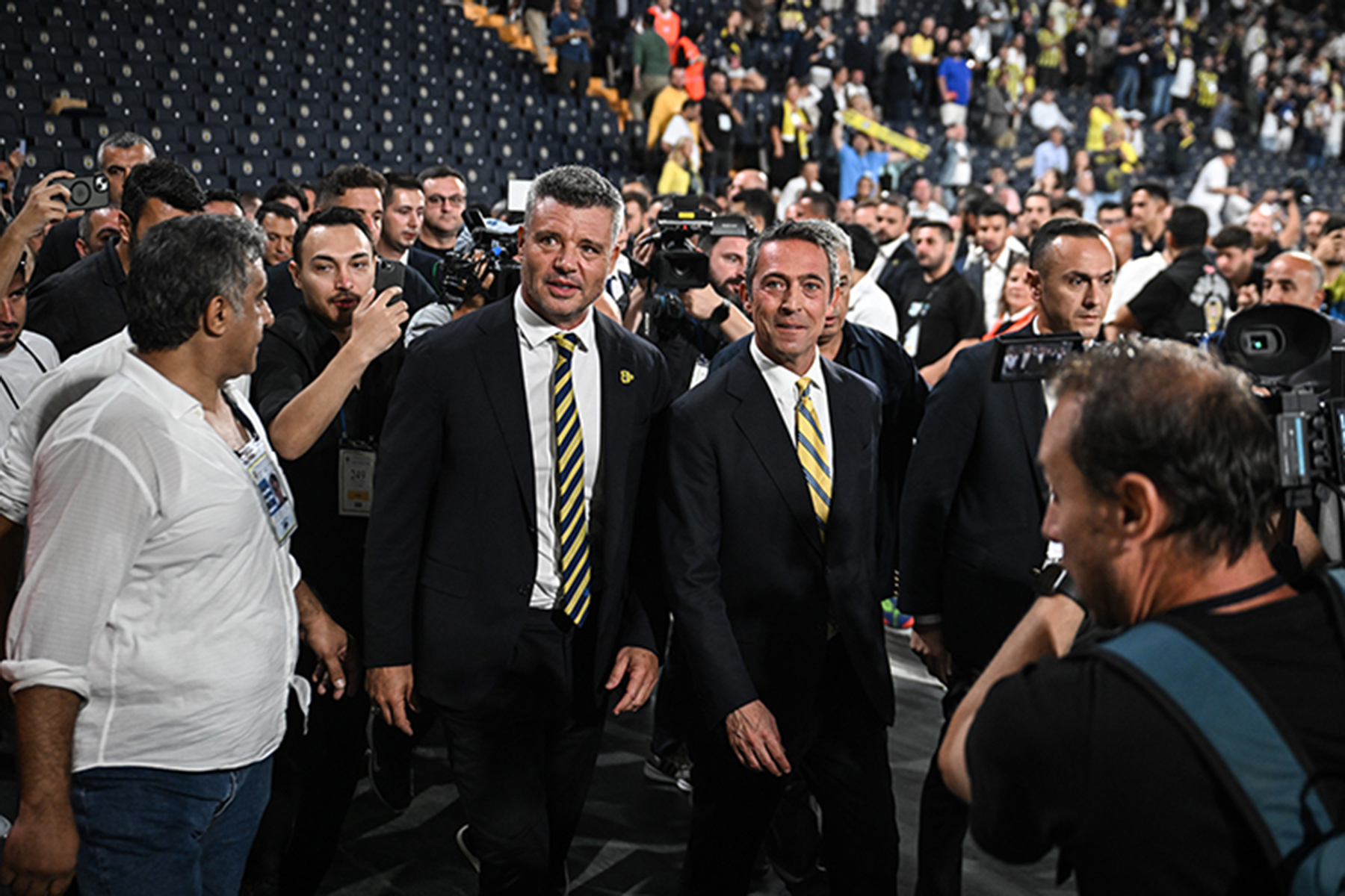 Fenerbahçe'de Ali Koç ve Sadettin Saran yönetimleri için ibra kararı