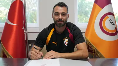 16 yıl aradan sonra yeniden Galatasaray'da! İmzayı attı, göreve başladı 16 yıl aradan sonra yeniden Galatasaray'da! İmzayı attı, göreve başladı