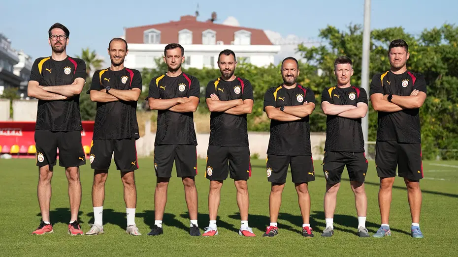 16 yıl aradan sonra yeniden Galatasaray'da! İmzayı attı, göreve başladı - 2