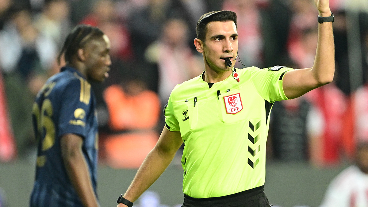 Trio ekibi, Fenerbahçe maçı sonrası hakemi topa tuttu: "Açık, bariz, net, tartışmasız penaltı"