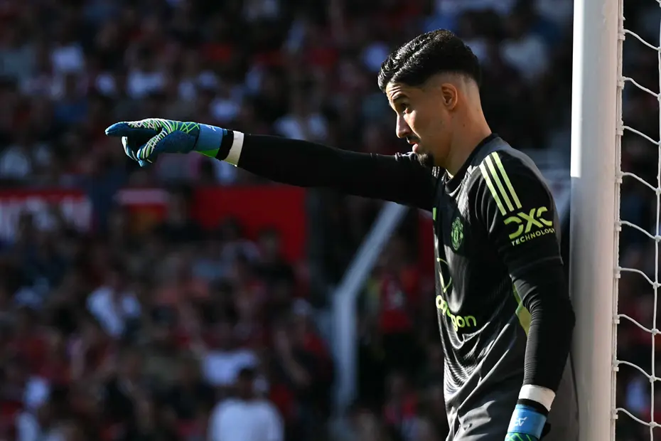 Altay Bayındır için skandal tepki: Kulüp efsanesi, milli kaleciyi taraftarın önüne attı - 5