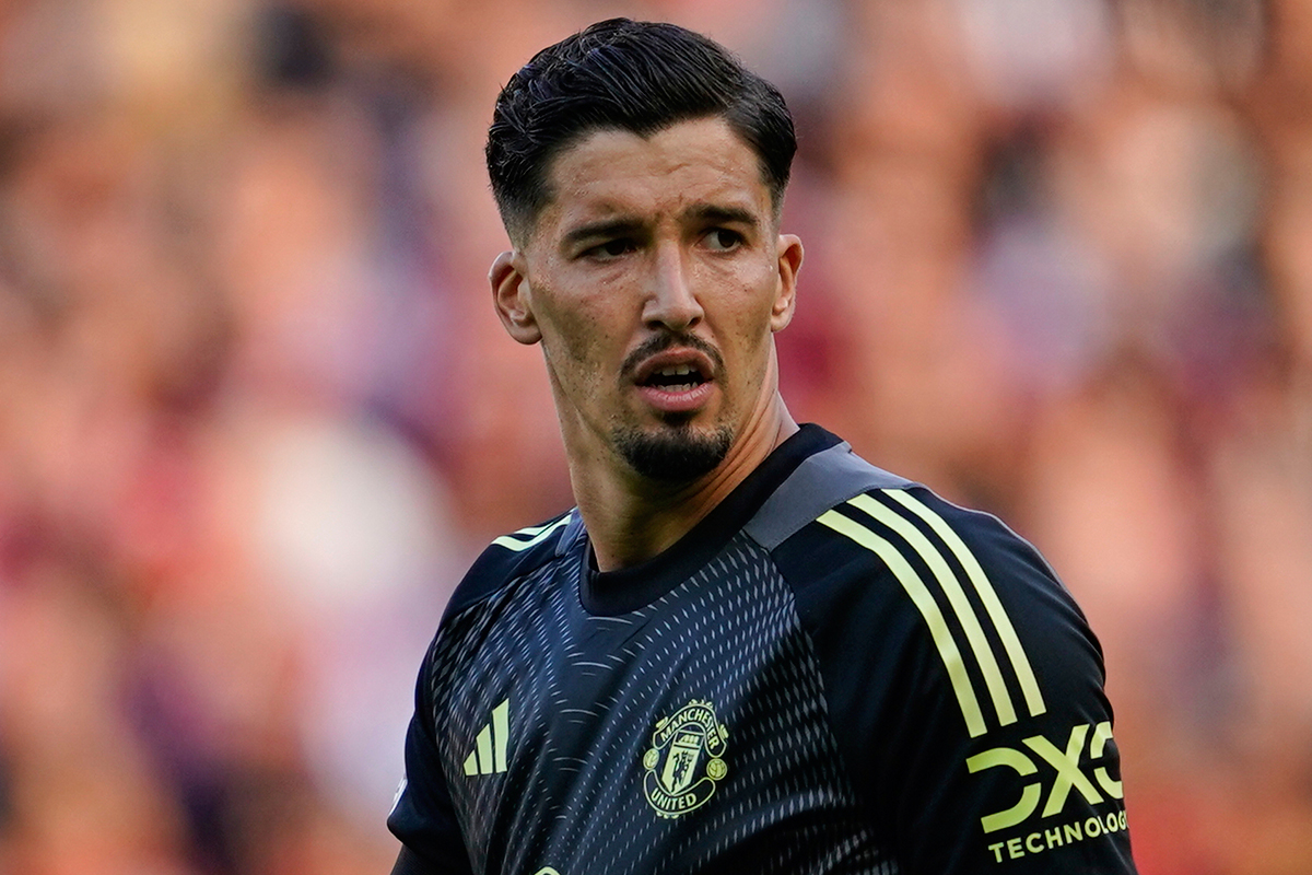 Altay Bayındır için skandal tepki: Kulüp efsanesi, milli kaleciyi taraftarın önüne attı