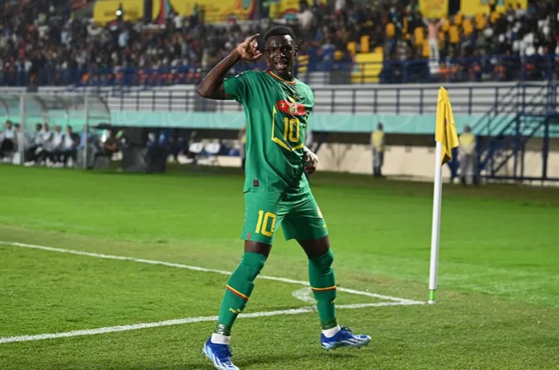 Sadio Mane'nin veliahtı olarak gösterilen Amara Diouf'u Fenerbahçe, İstanbul'a getirmişti. Futbolcunun çapraz bağ revizyon ameliyatını da yaptıran sarı-lacivertlilerde dikkat çeken bir gelişme yaşandı.