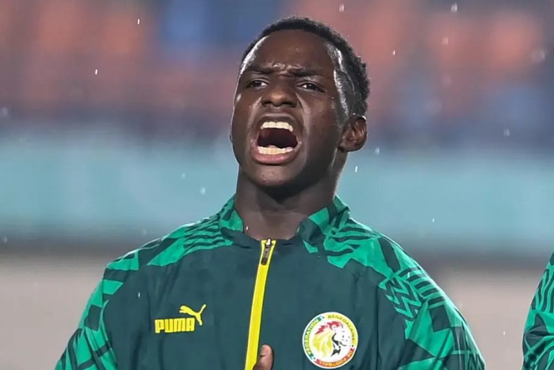 17 yaşındaki Amara Diouf, Sadio Mane ve Ismaila Sarr gibi yıldız isimlerin yetiştiği Generation Foot Akademesi'nde futbola başladı. Hızı ve çalım yeteneğiyle beğeni toplayan Amara Diouf, ülkesinde Sadio Mane'nin veliahtı olarak gösteriliyor. Asıl mevki sol kanat olan 1.75 boyundaki Amara Diouf, sağ kanat ve santrfor bölgesinde de görev alıyor.