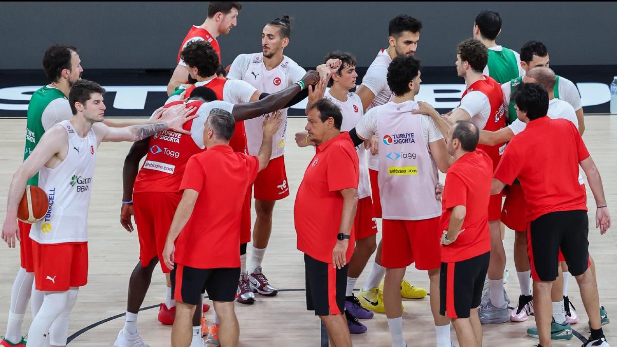 12 Dev Adam, FIBA dünya sıralamasında 2 basamak yü…