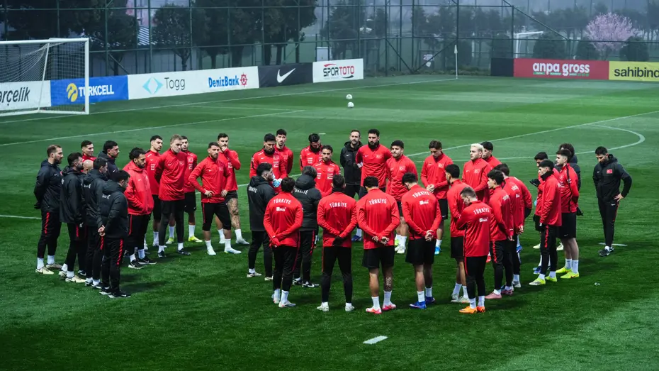 A Milli Takım, Romanya maçı hazırlıklarını sürdürdü: Serdal Adalı da antrenmanı takip etti