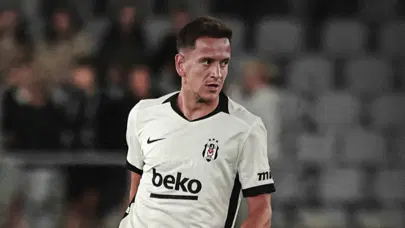 Beşiktaş'tan ayrılan Amir Hadziahmetovic yeni takımıyla anlaştı Beşiktaş'tan ayrılan Amir Hadziahmetovic yeni takımıyla anlaştı