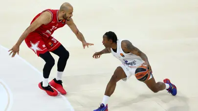 Anadolu Efes, Milano deplasmanında üstünlüğünü koruyamadı Anadolu Efes, Milano deplasmanında üstünlüğünü koruyamadı