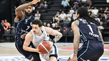 Anadolu Efes play-off serisinde öne geçti